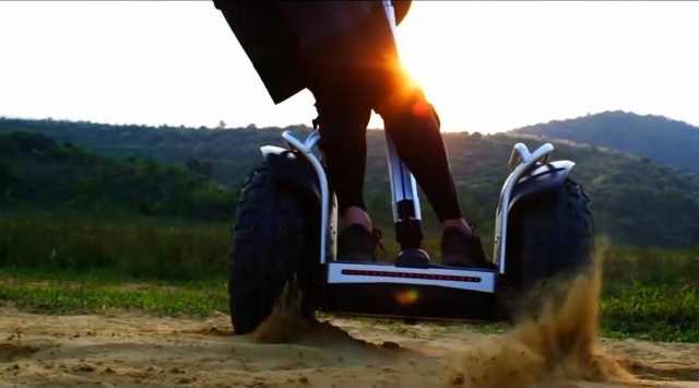  Bei Sonnenuntergang auf dem Segway